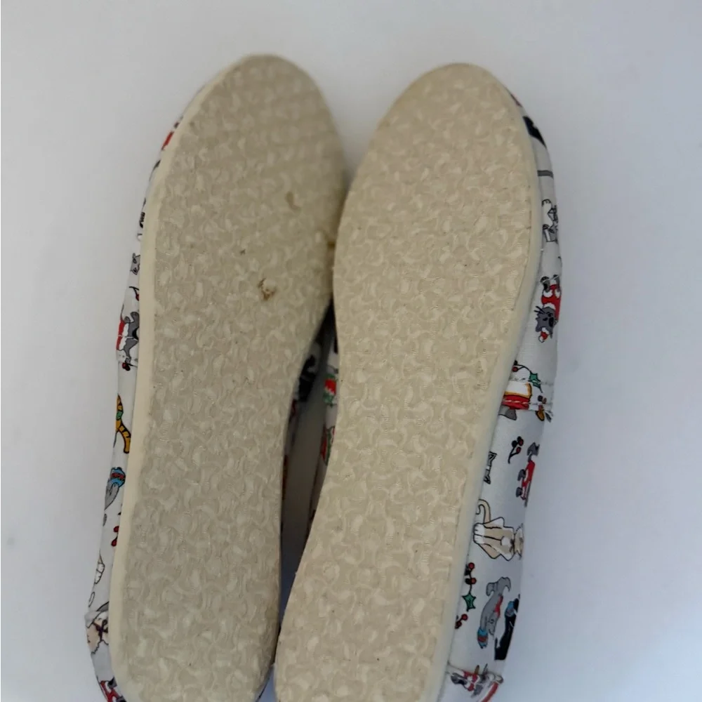 Toms Belmont Light Gray Holiday Cat Print Women's Slip-On Flats Size 9